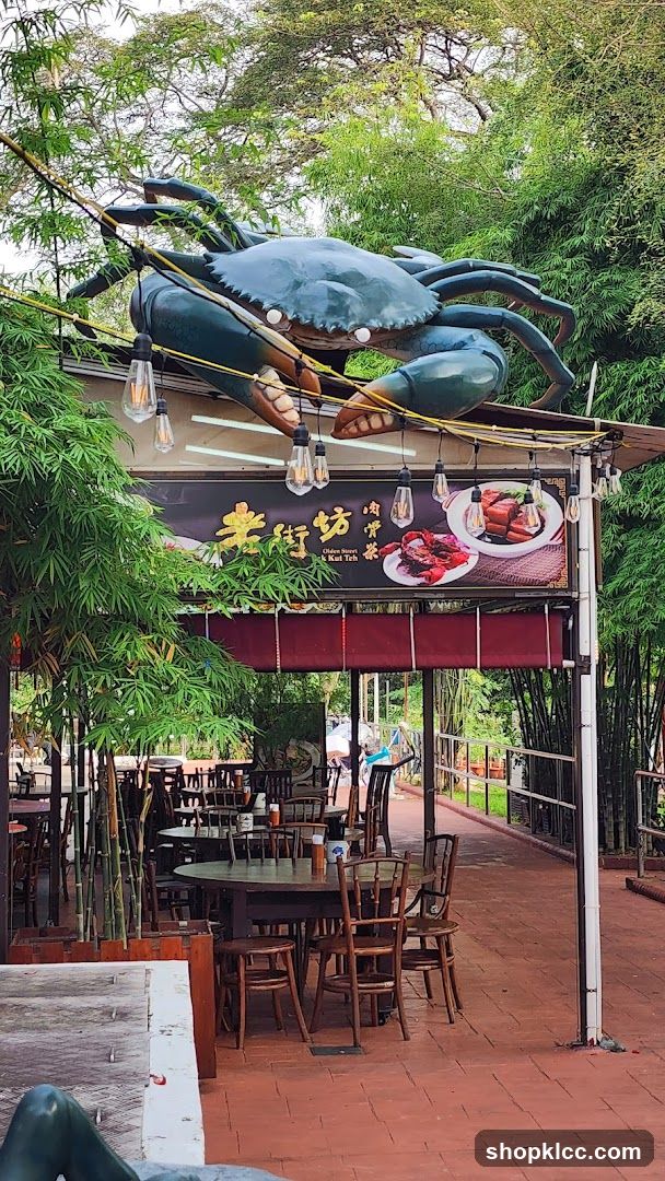 Restaurant with Crab Sculpture and Outdoor Seating