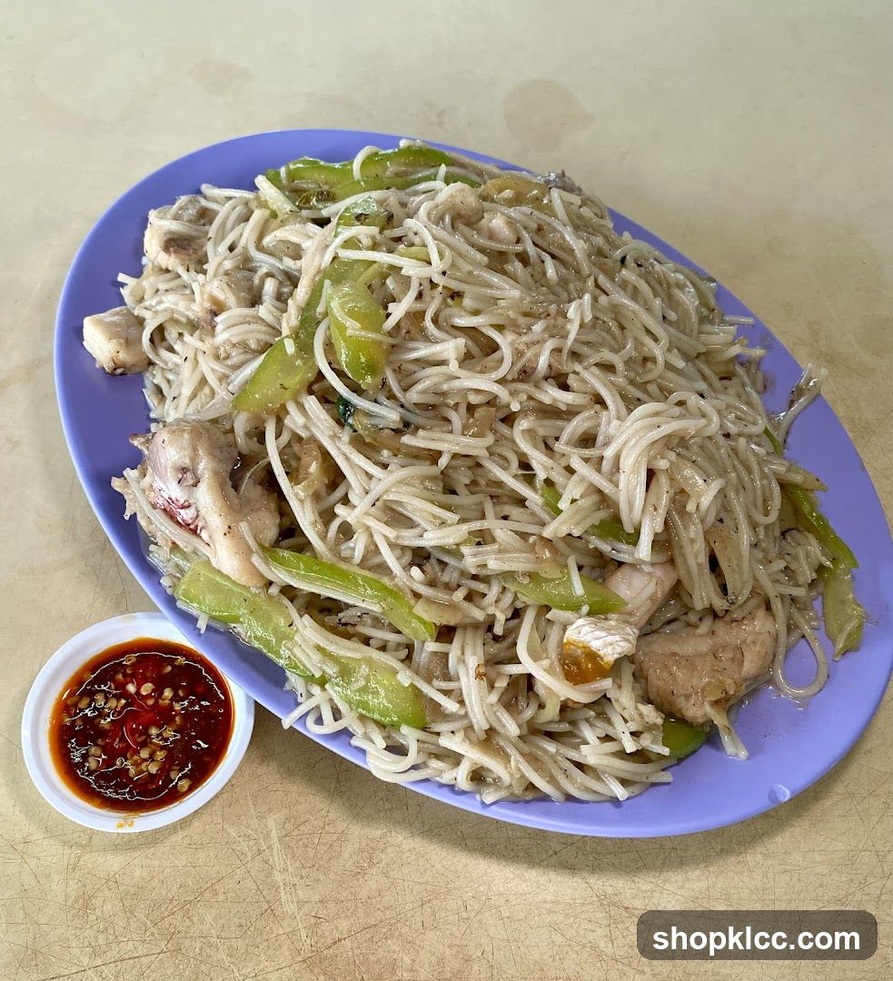 Stir-fried noodles with chicken and bitter gourd
