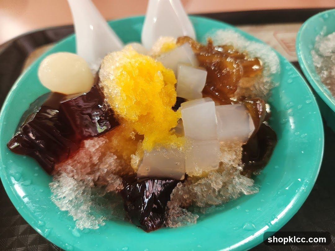 Dessert with shaved ice and jelly