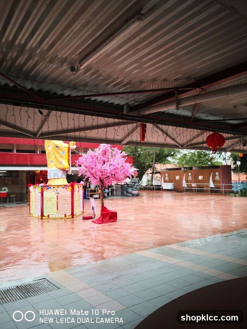 Outdoor Courtyard with Decorations