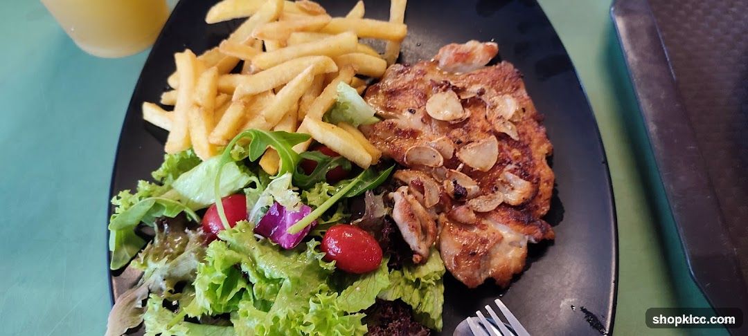 Chicken with Fries and Salad