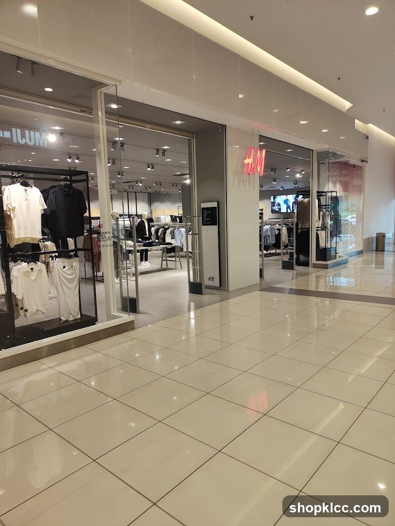 H&M Storefront