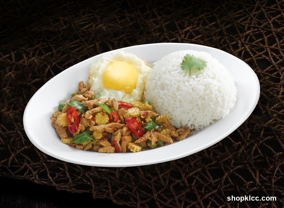 Stir-fried dish with rice and egg