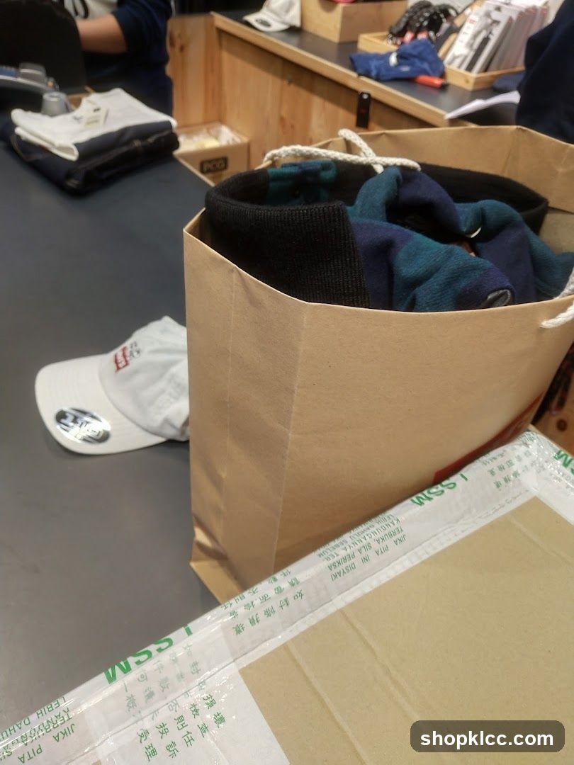 Shopping Bag and Cap