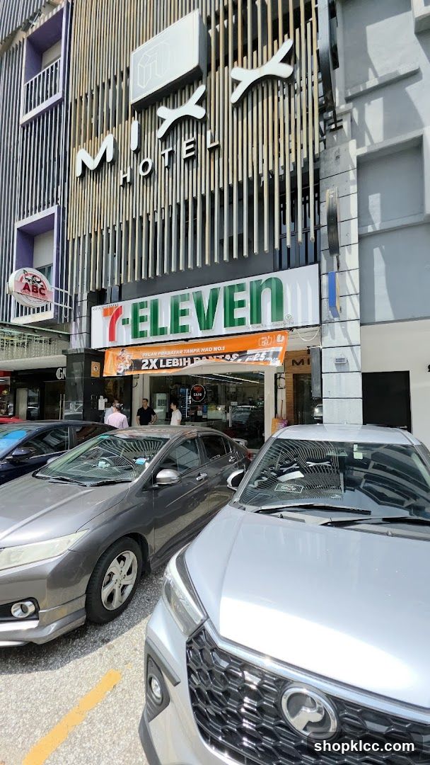 7-Eleven and Mi Hotel
