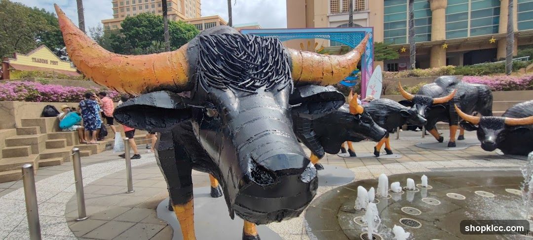 Bull Sculptures and Fountain