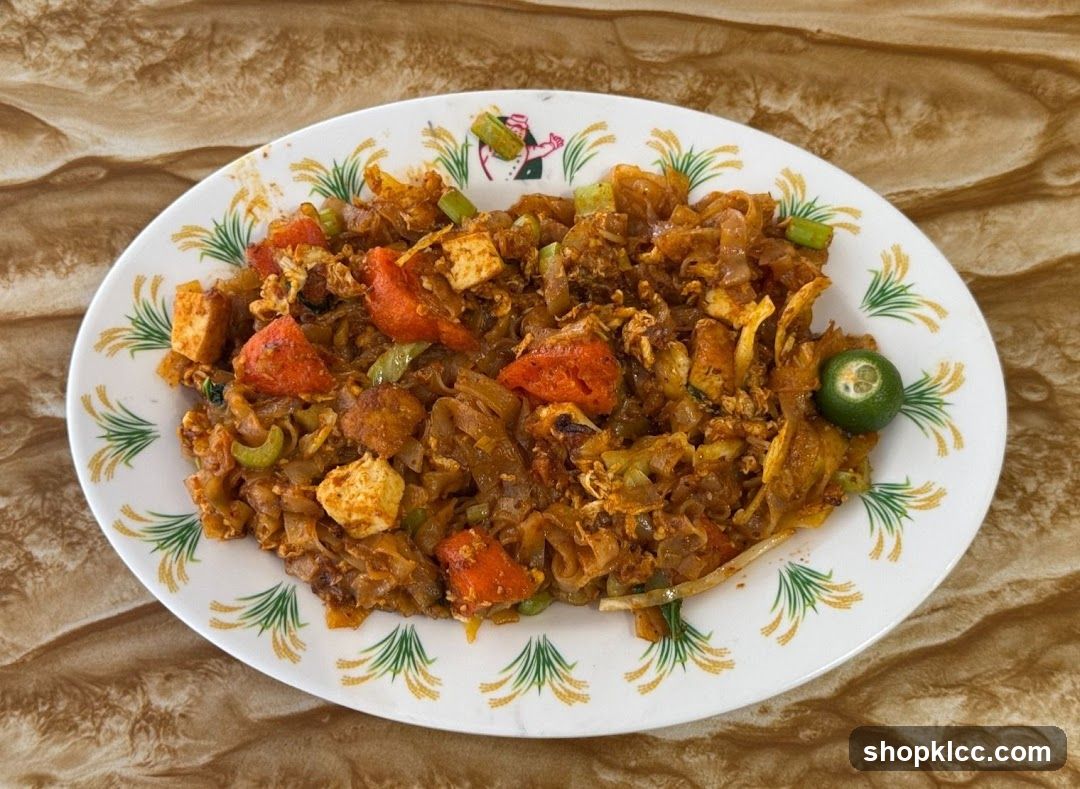 Stir-fried Noodles with Tofu and Fish Cakes