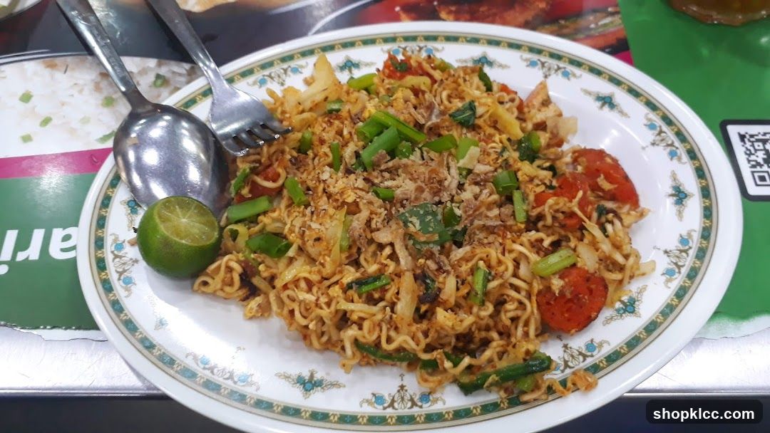 Noodles with Toppings