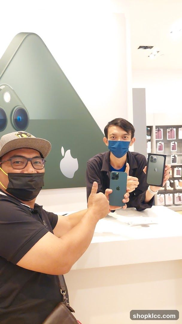Two men holding iPhones