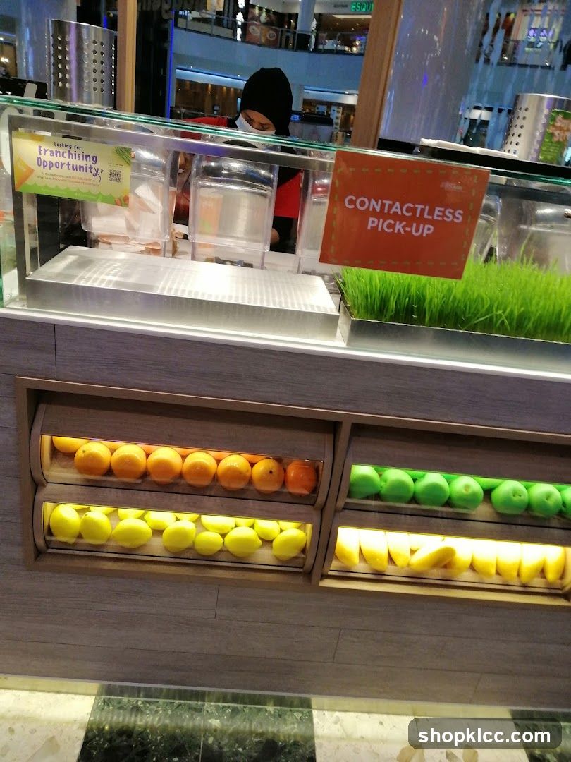 Fruit display with contactless pick-up sign