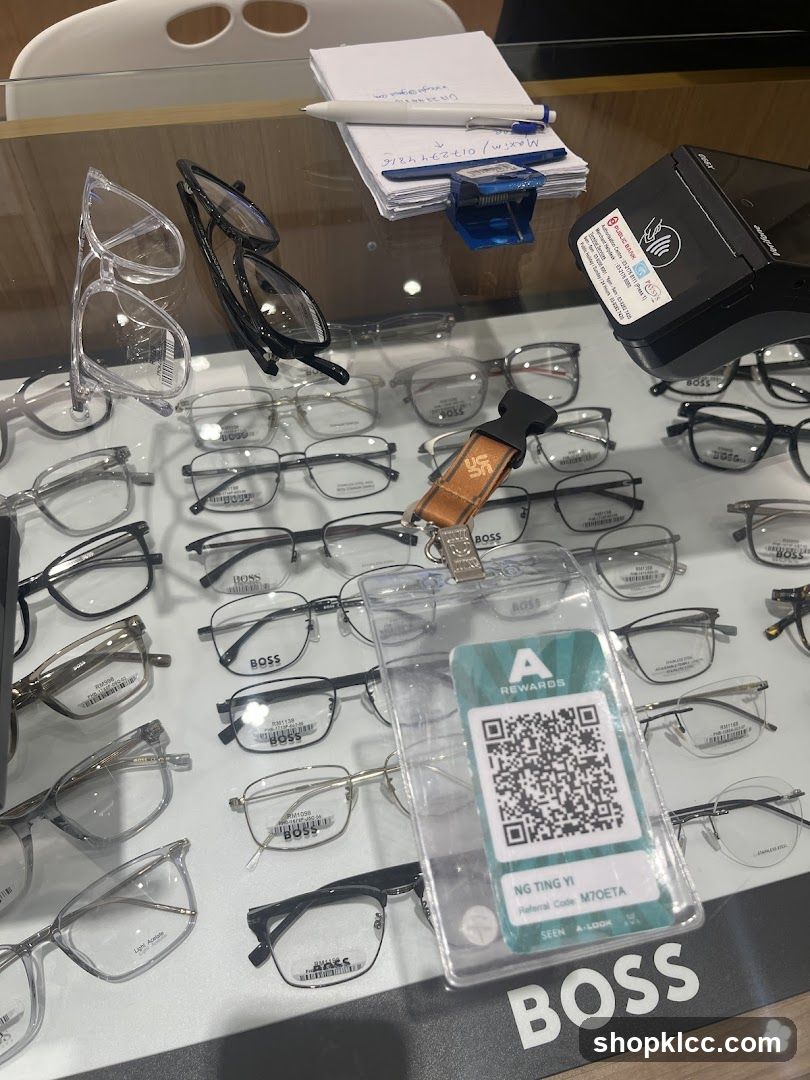 Eyeglasses Display