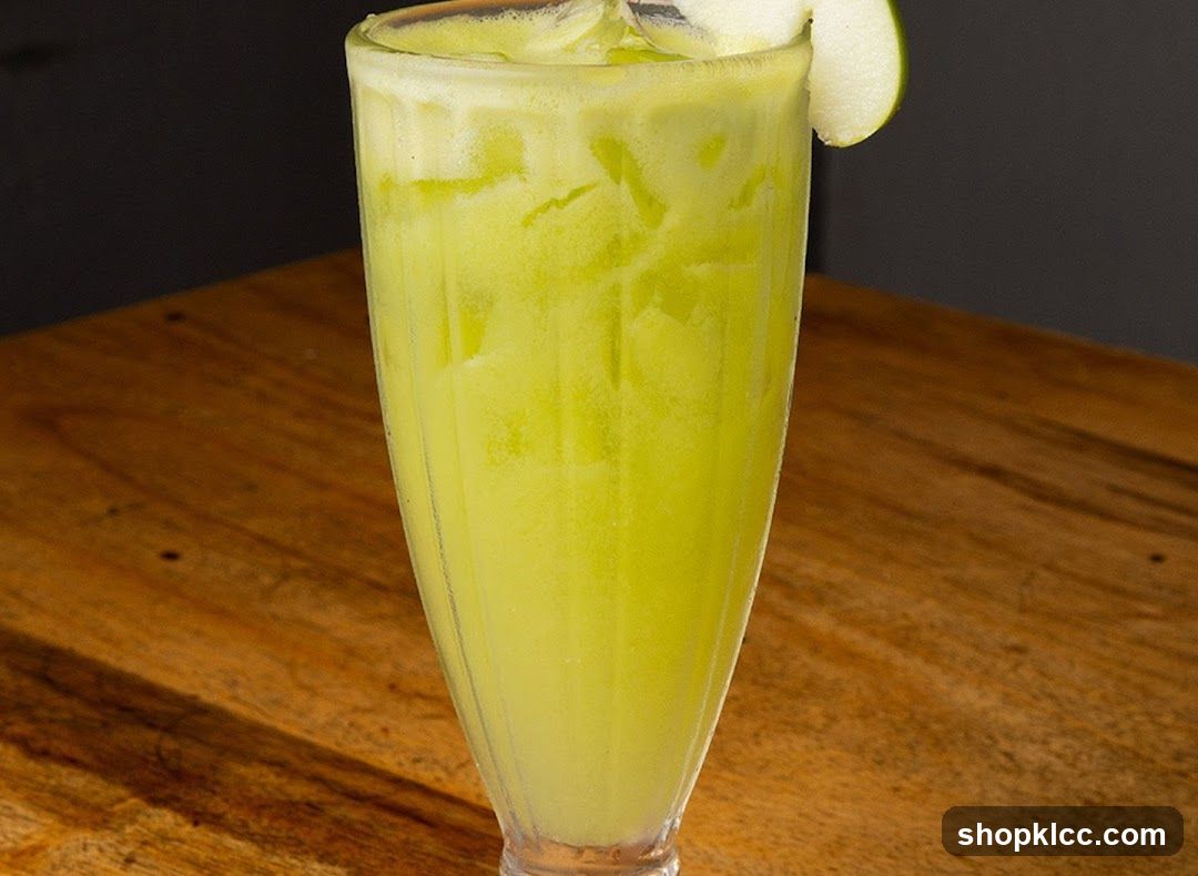 Green Juice with Apple Slice