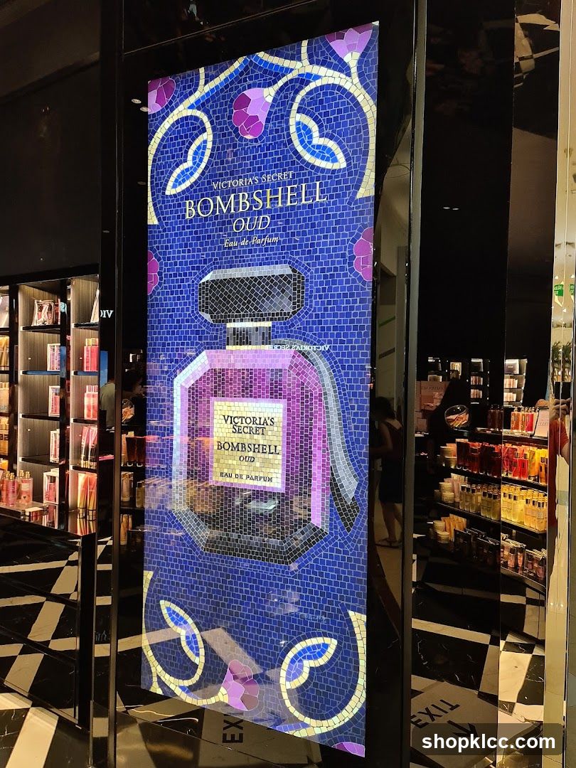 Victoria's Secret Bombshell Oud Display