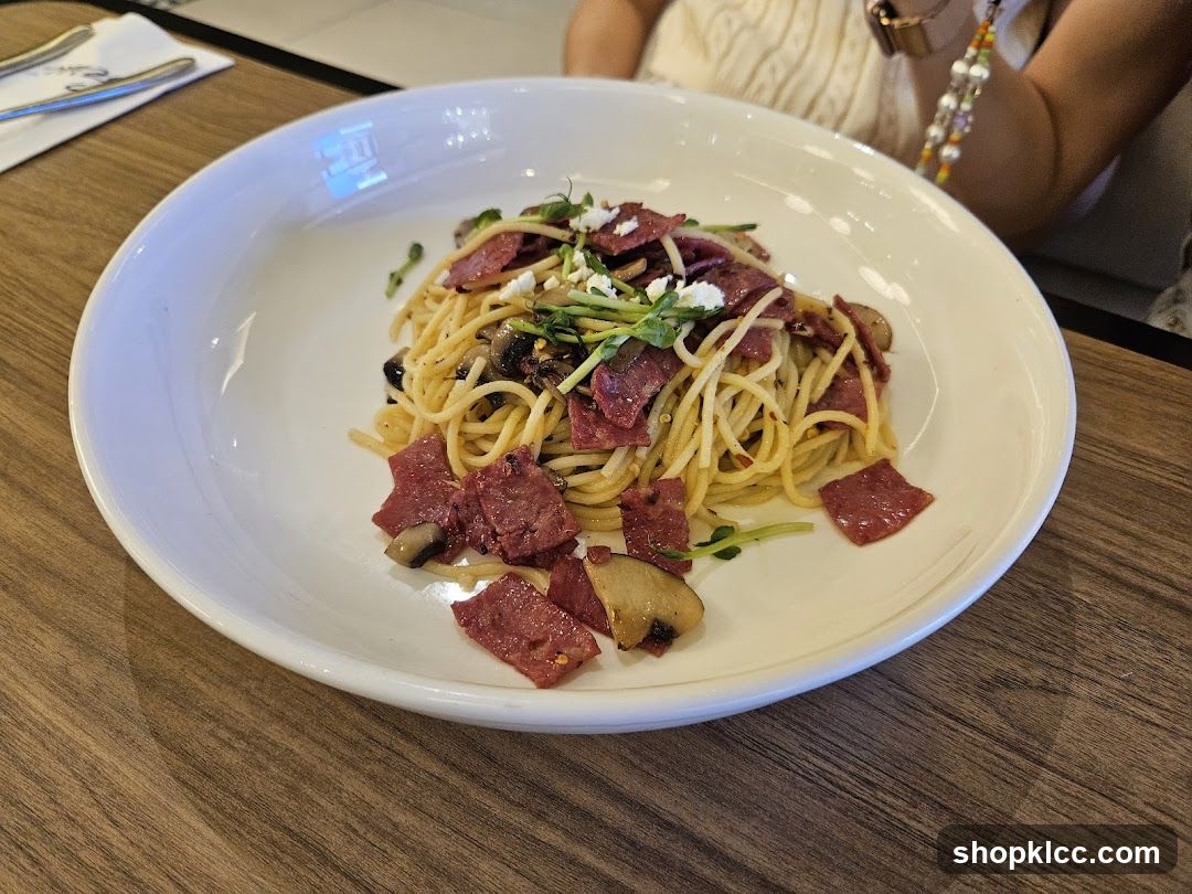 Spaghetti with Meat and Mushrooms