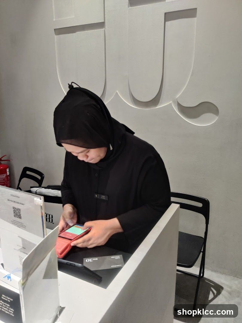 Cashier using a mobile payment device