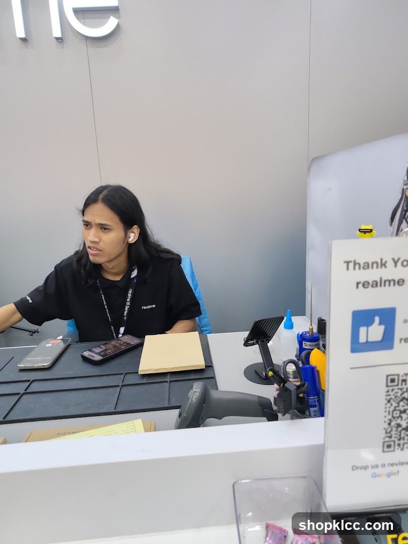 Realme Store Counter