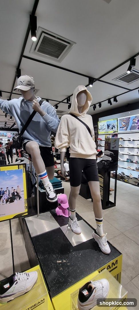 Mannequins in a store
