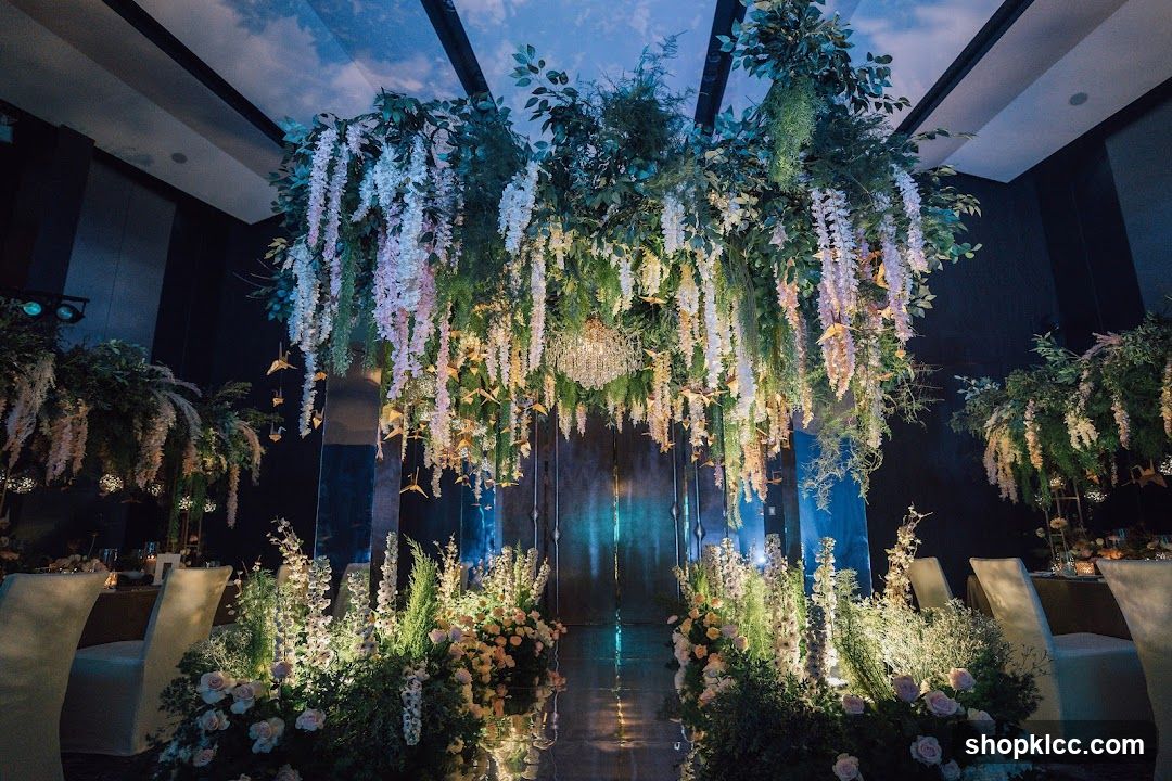 Elegant Floral Wedding Decor