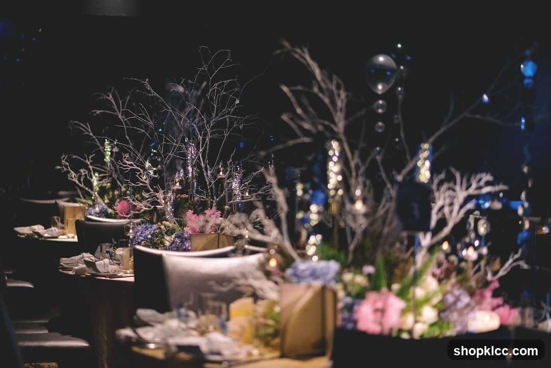 Elegant Table Setting with Floral and Branch Centerpieces