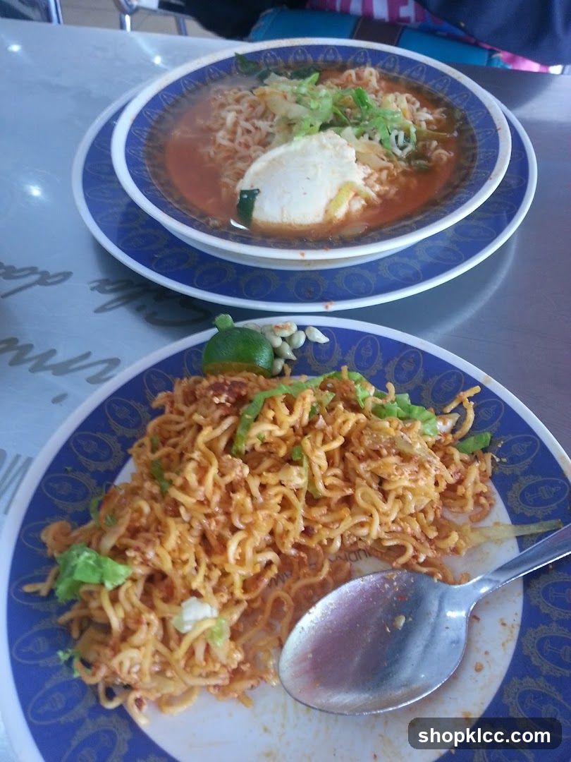 Noodles with Egg and Garnish