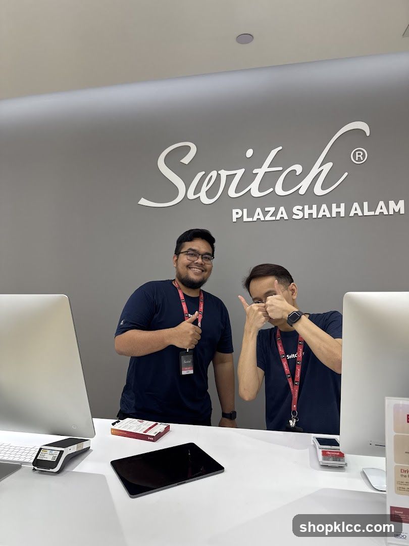 Two employees at a counter
