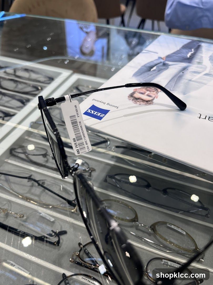 Eyeglasses Display