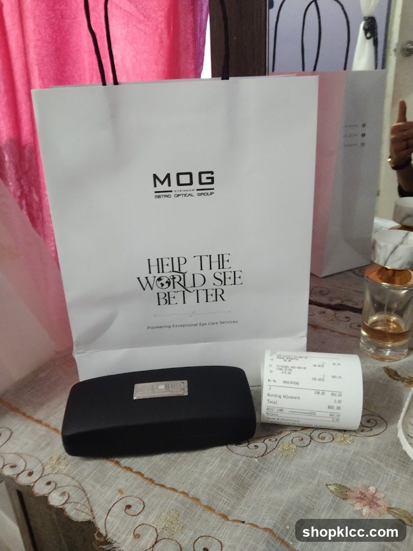 MOG Eyewear Shopping Bag and Receipt