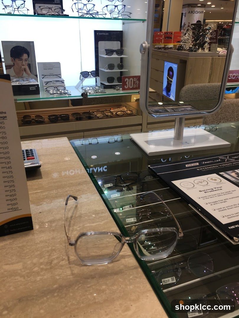 Eyeglasses Display