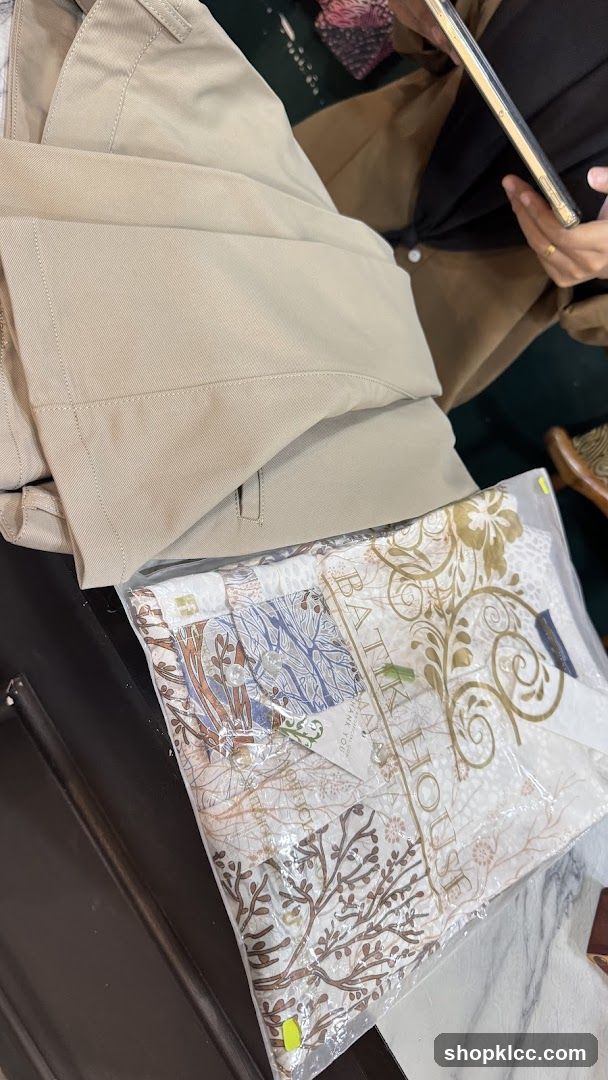 Folded Garment and Packaged Item