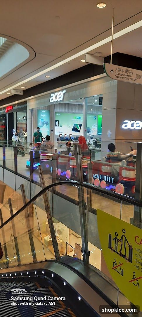 Acer Store in a Mall