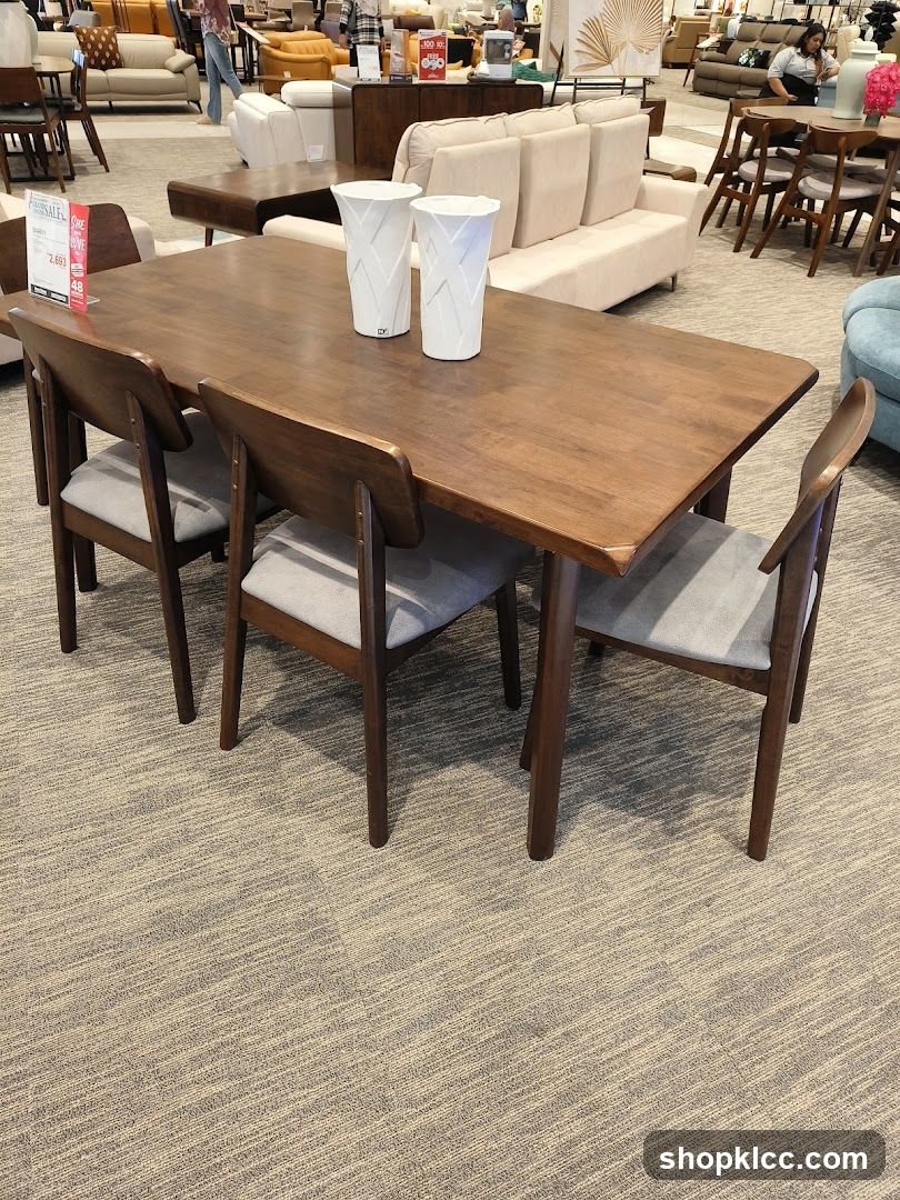 Dining Set Display