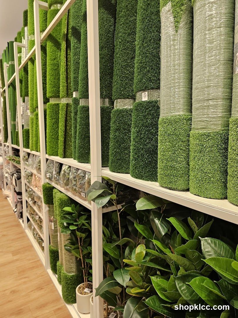 Artificial Plants and Grass Rolls