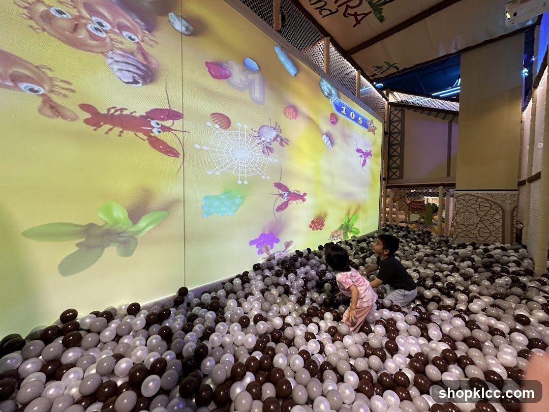 Interactive Ball Pit with Projected Game