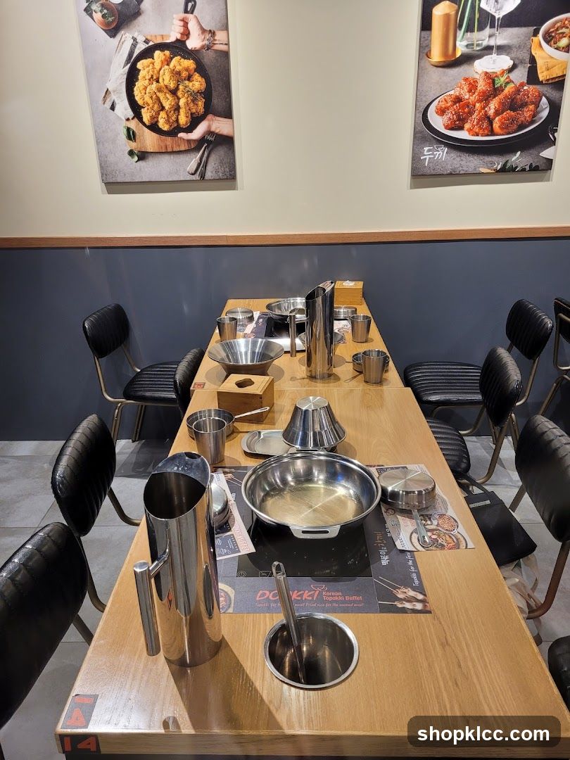 Restaurant Dining Table Setup