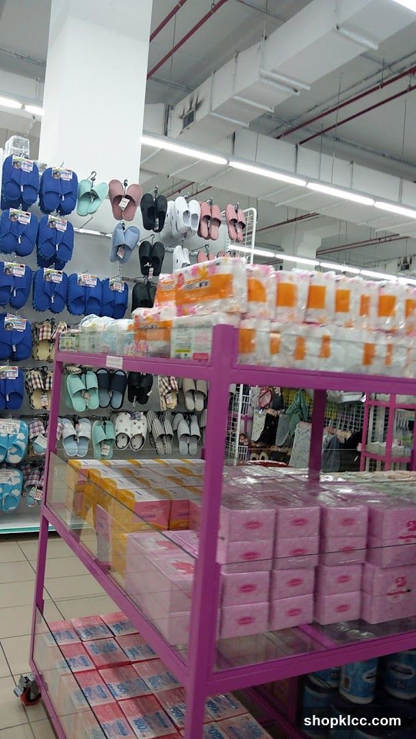 Slippers and tissue boxes on display