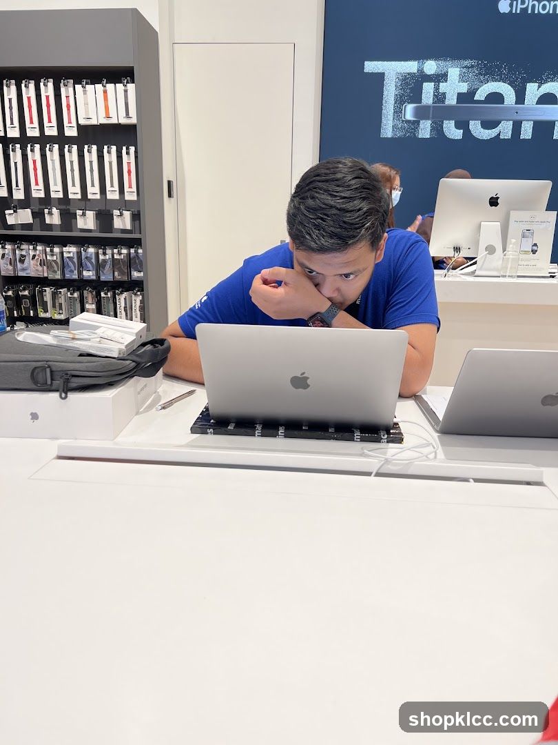 Employee at Apple Store
