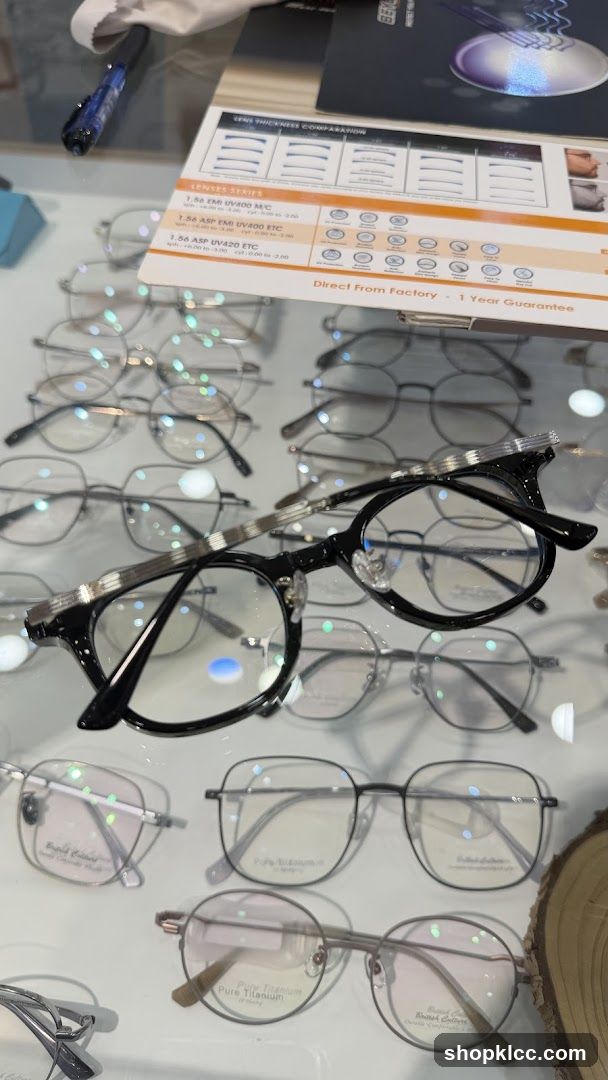 Eyeglasses Display