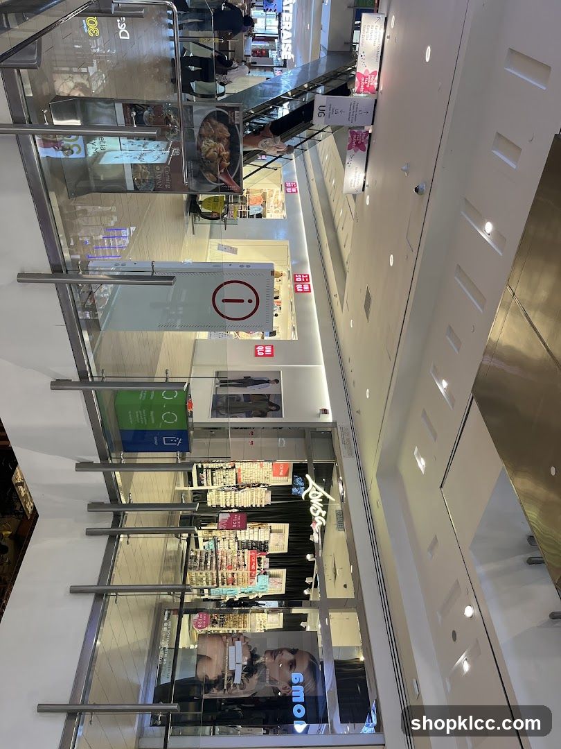 Uniqlo Store Interior