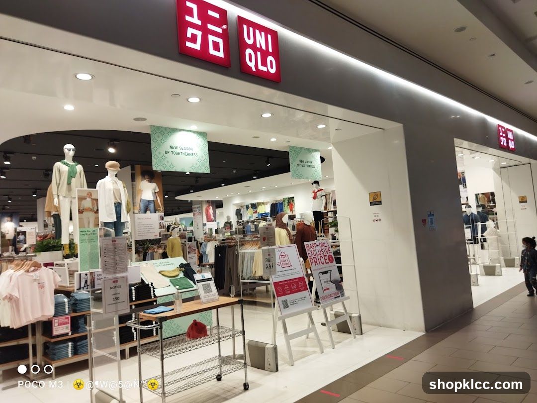 Uniqlo Storefront
