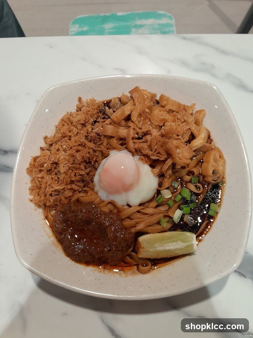 Noodles with Egg and Toppings