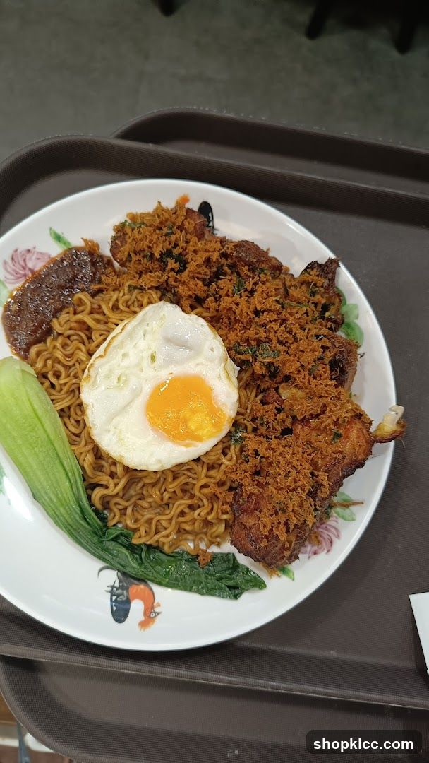 Noodles with Fried Chicken and Egg
