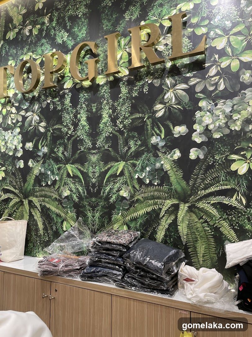 Topgirl Store Interior