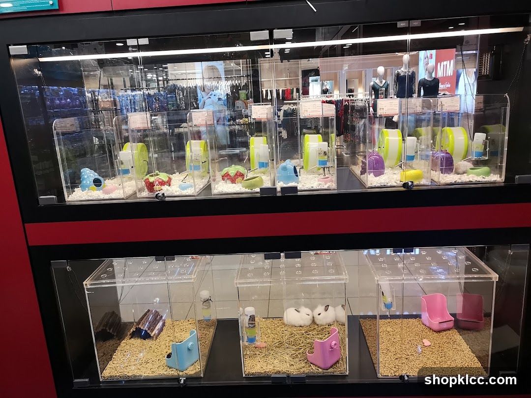 Pet Habitat Displays