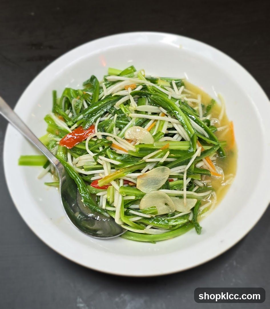 Stir-fried Garlic Chives with Bean Sprouts