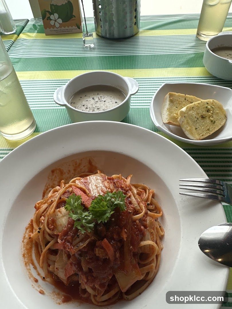 Pasta with Tomato Sauce and Garlic Bread