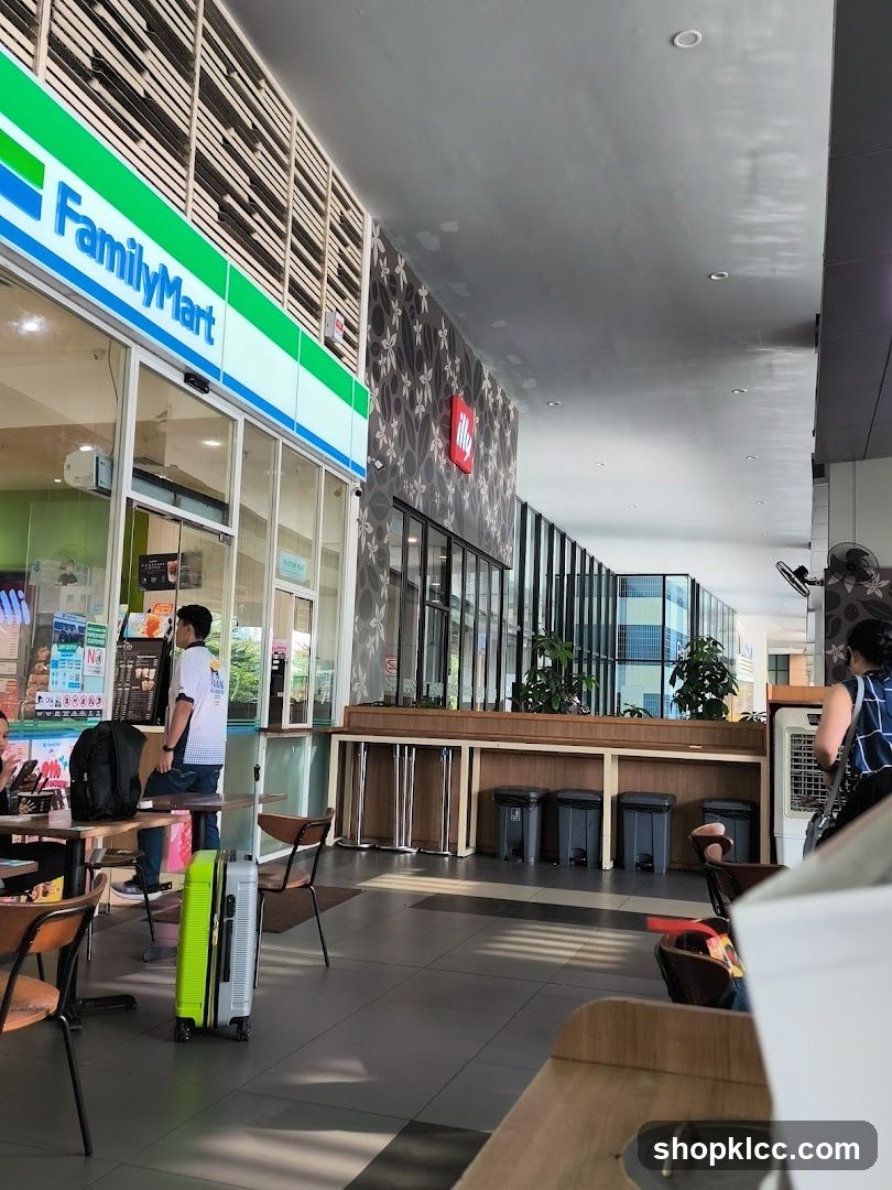 FamilyMart