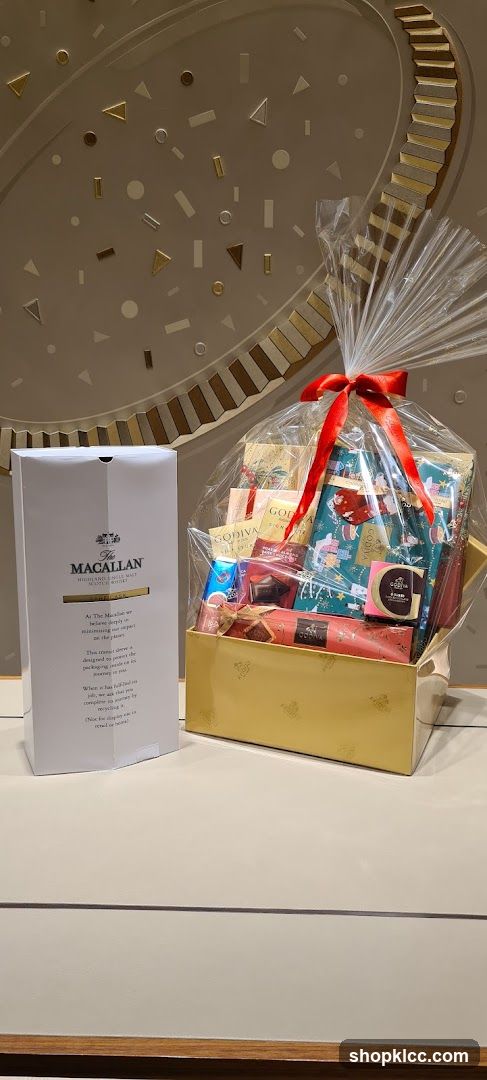 Gift basket with Macallan whisky box