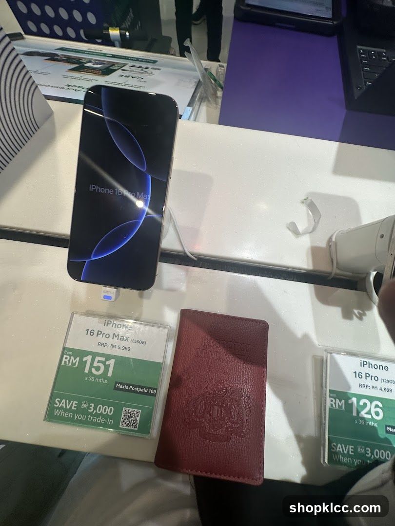 iPhone 16 Pro Max Display