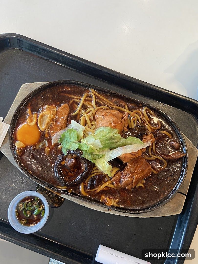 Sizzling Noodles with Chicken and Egg