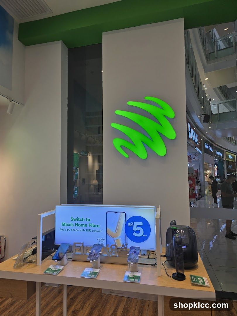 Maxis Store Display